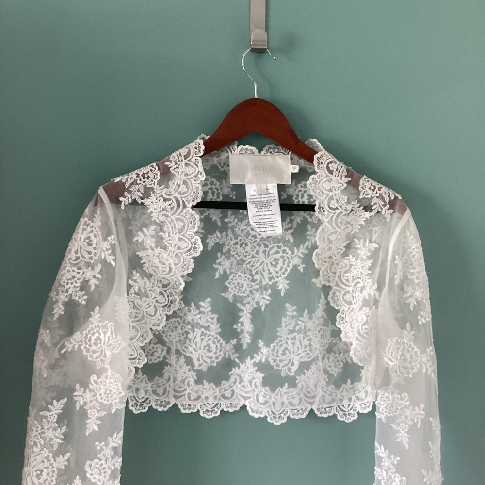 White wedding jacket size large beautiful, and excellent condition